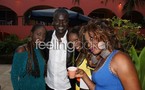 Voici Seydina le frére de Assane Ndiaye en feeling pose photo avec des admiratrices !!!