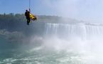 Il survit à son saut dans les chutes du Niagara