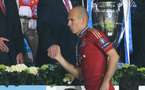 Les joueurs néerlandais volent au secours d’Arjen Robben !