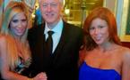 Bill Clinton pose avec des stars du porno ! PHOTOS !