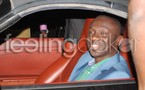 Pape Diouf dans sa nouvelle voiture décapotable !!!