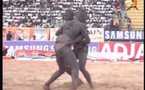 [Video] Lutte: "Diene Kaire" bat "Youssou Ndour" 