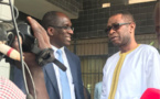 Coronavirus – Youssou Ndour remet un important lot de produits sanitaire au ministre de la Santé