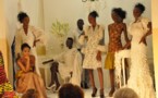Une trés belle pose finale des mannequins lors du Fashion week