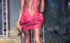 Fleur Mbaye en mode dos nu