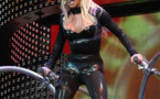 Photos : Britney Spears époustouflante dans sa robe rouge
