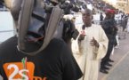Camera de rue Becaye Mbaye interview Modou LO »les lieutenants du Lutteur interdit  l’axe à Bécaye » 