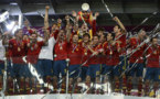 Gloire éternelle à l'Espagne L'Espagne, en écrasant l'Italie (4-0), est devenue la première nation à réaliser un triplé Euro -Coupe du monde - Euro. Historique et inouï.