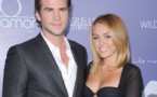 Miley Cyrus : fière de son fiancé, elle lui vole encore pourtant la vedette sur le tapis rouge!
