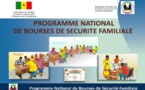 VIDEO - Khombole : les bénéficiaires des bourses familiales rassemblés depuis plusieurs jours devant le bureau de Poste 