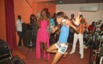 Coumba Gawlo Seck ébahie devant une danseuse pas comme les autres