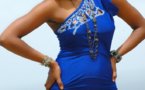 Le mannequin Ame Fall sublime dans sa robe sexy