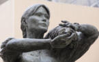 Carla Bruni en statue… de bronze