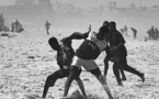 Non respect du couvre-feu à Yoff : des jeunes continuent toujours jouer au football à la plage