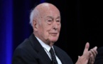 Il aurait touché à trois reprises, les fesses d’une journaliste : l'ancien président Valéry Giscard d'Estaing dans le collimateur de la justice