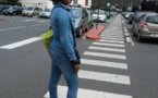 Chacha de la série Bégué Time dans les rues de Paris