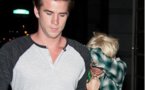 Miley Cyrus honteuse de coupe se cache derrière Liam Hemsworth
