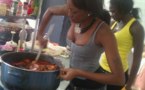 La danseuse Kiné prépare son repas de korité
