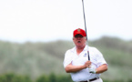 VIDEO - Tandis que les États-Unis vont franchir les 100 000 morts, Trump joue au golf