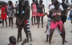 Ces petites filles de la plage de Ngor…