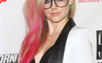 Photo : Avril Lavigne colore ses cheveux en rose et vert !