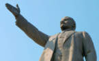 Des retraités russes s'offrent une statue de Lénine