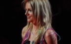 PHOTOS Britney Spears avec des mèches roses et bleues