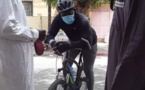 Vidéo - Regardez comment le ministre Abdou Karim Fofana se détend en se baladant sur un vélo dans sa commune...