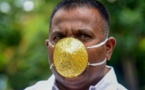 Insolite: Un Indien porte un masque en or pour se protéger du coronavirus