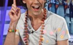 Mika se lâche dans une boîte gay