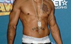 Nelly : De la drogue et un pistolet dans son bus de tournée