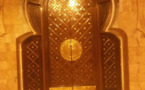 Porte en or, don de Cheikh Amar à la grande mosquée de Touba