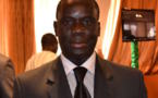 El Hadji Malick Gakou remet le drapeau national aux Lionnes du football, mercredi
