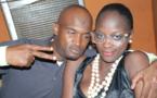 Le paparazi Sassy pose avec le mannequin Aida Ndao