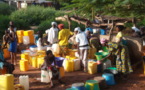 En milieu rural, les femmes passent des heures à la borne fontaine pour avoir le liquide précieux 