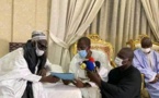 Touba - Macky Sall remet deux titres fonciers à Serigne Mountakha Mbacké