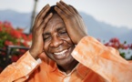 Une ravissante jeune fille envoie balader un DG très proche de Youssou Ndour