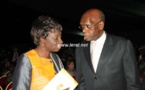 Mimi Touré en pleine discussion avec Amadou Kane 