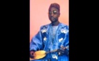 LE MAÎTRE DU XALAM ! EL HADJ BOUCOUNTA NDIAYE: Jamais sans son Xalam, qu’il accroche toujours à l’épaule et que cachent ses larges boubous
