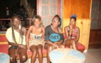 Des filles très sexy dans une boîte de nuit de Dakar