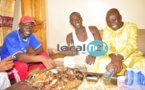 Pape Diouf à table avec ses amis