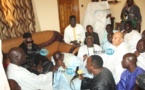 [Photo] Madické Niang fond en larmes devant Serigne Sidy Mokhtar Mbacké