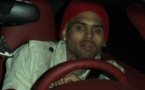 Chris Brown : Shoppez son bonnet rouge pour clubber avec Rihanna !