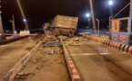 Un camion fou rase les équipements du péage