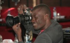 Le paparazzi Gomis sur son viseur, un vrai chasseur de scoop!!