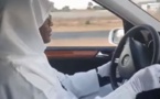 En route vers Darou Mouhty, Kara prend le volant et crée le buzz