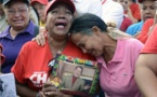 Des milliers de Vénézuéliens se recueillent sur le cercueil de Chavez [Regardez!]