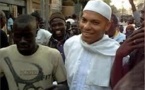 Karim Wade accueilli en héros à l’entrée de la permanence du Pds