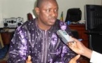Quand  l’ancien ministre Mamadou Lamine  Keita marchande un pantalon à Colobane !