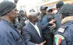 Point E - Policiers et gendarmes "se bagarrent" pour garder Idy